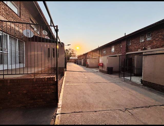 3 BEDROOM DUPLEX FOR SALE IN SILVERTON